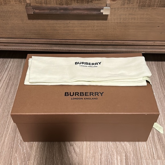 Burberry Ramsey Low Top Sneaker - Picture 12 of 12
